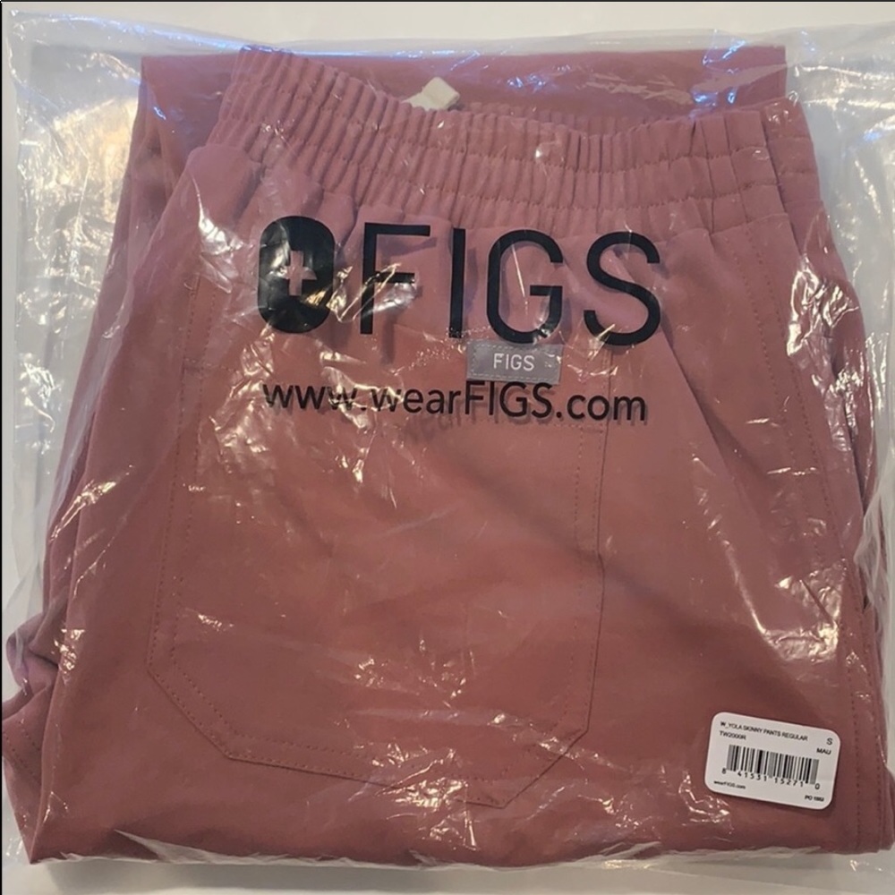 Figs scrub pants in Mauve BNWT.